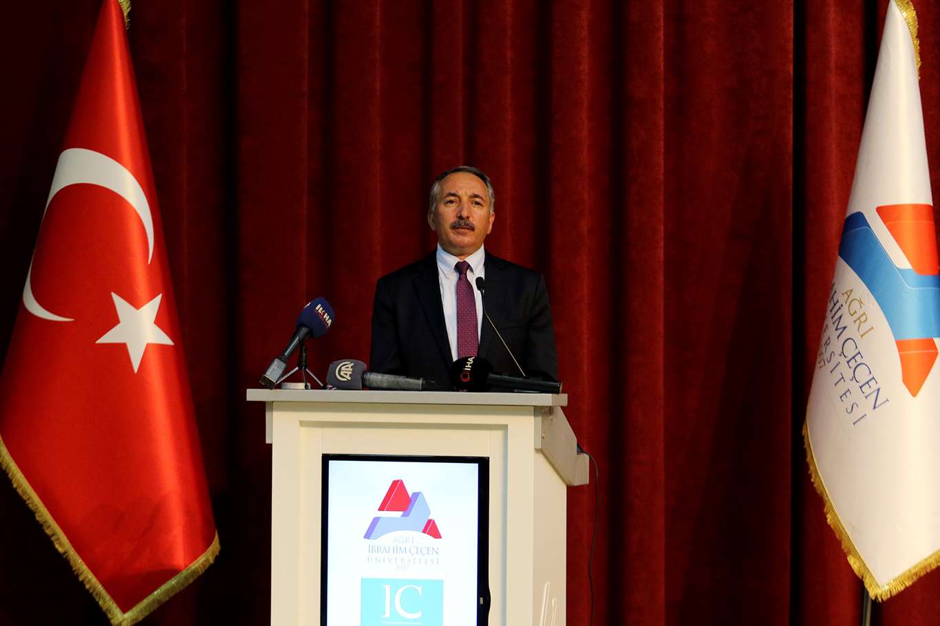 AİÇÜ’de Bilimsel Teşvik Ödülleri Töreni yapıldı